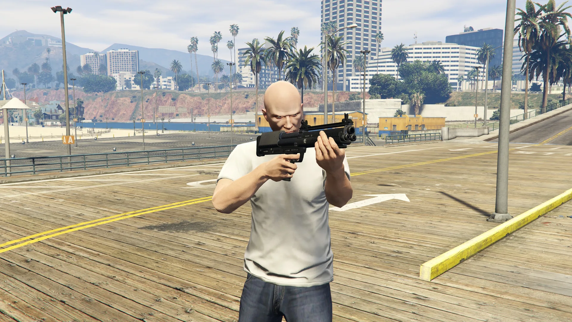 Bullpup Shotgun held by a GTA Online character