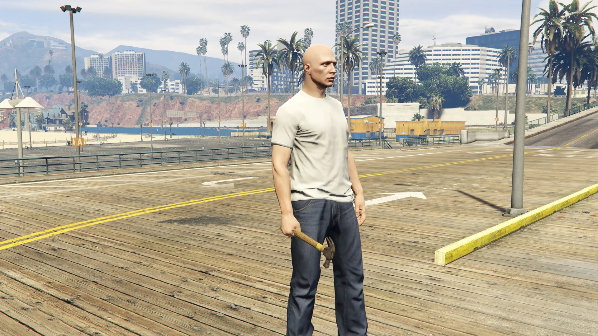Hammer held by a GTA Online character