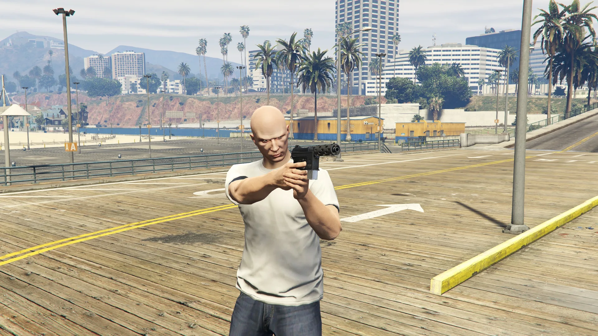 Machine Pistol held by a GTA Online character