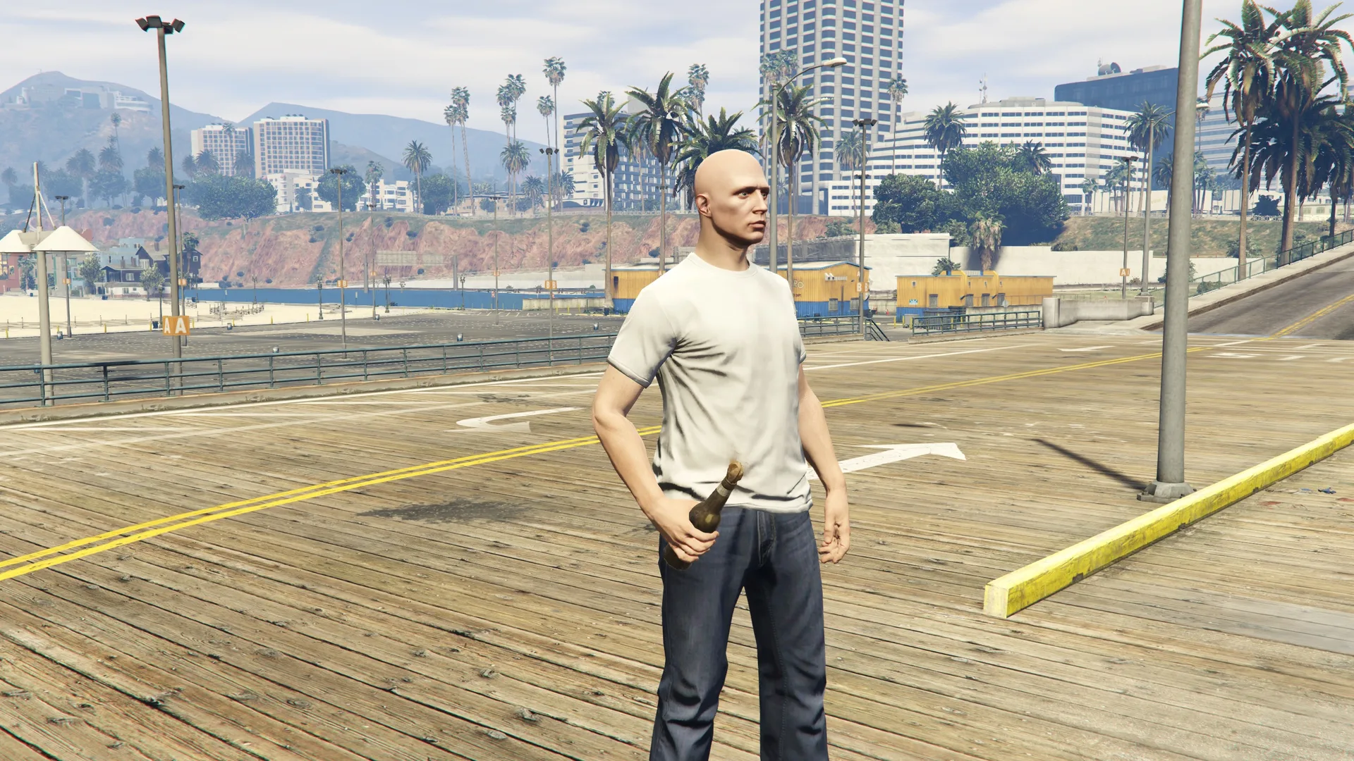 Molotov Cocktail held by a GTA Online character