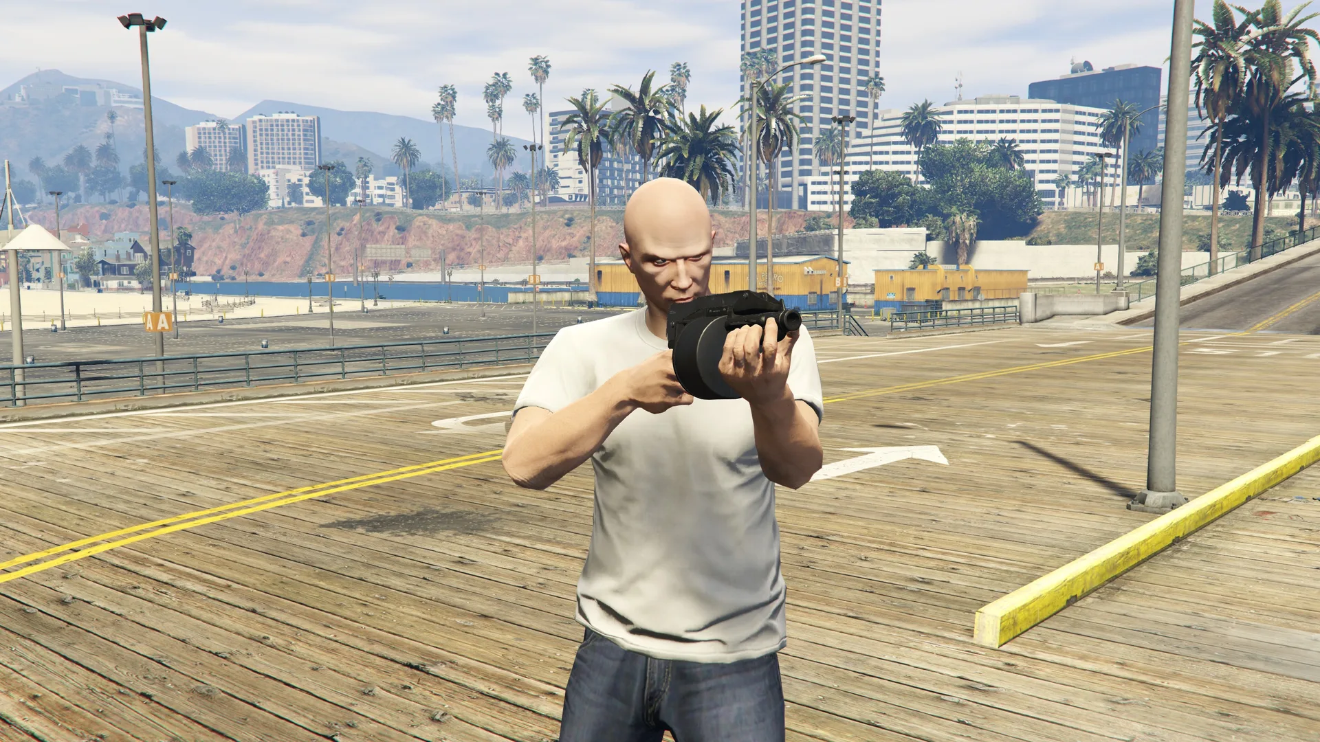 Sweeper Shotgun held by a GTA Online character