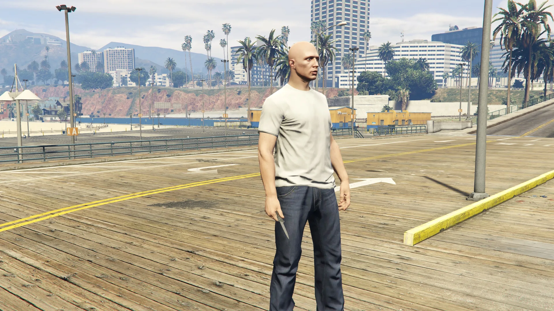 Switchblade held by a GTA Online character